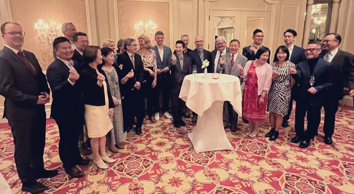 🇩🇪🇹🇼 In Berlin hat sich erstmals die deutsch-taiwanische Dialogplattform getroffen. Die 24 Mitglieder wollen den zivilgesellschaftlichen Austausch zwischen #Deutschland und #Taiwan voranbringen. Eine lustige Truppe unter der Leitung von @bueti. Ins Leben gerufen von @GERonAsia.