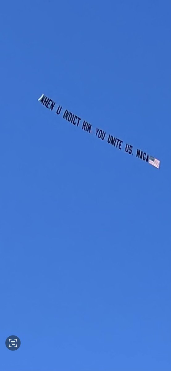 Donald Trump's MAGA supporters fly plane banner over Manhattan courthouse as Michael Cohen testifies themirror.com/news/breaking-…