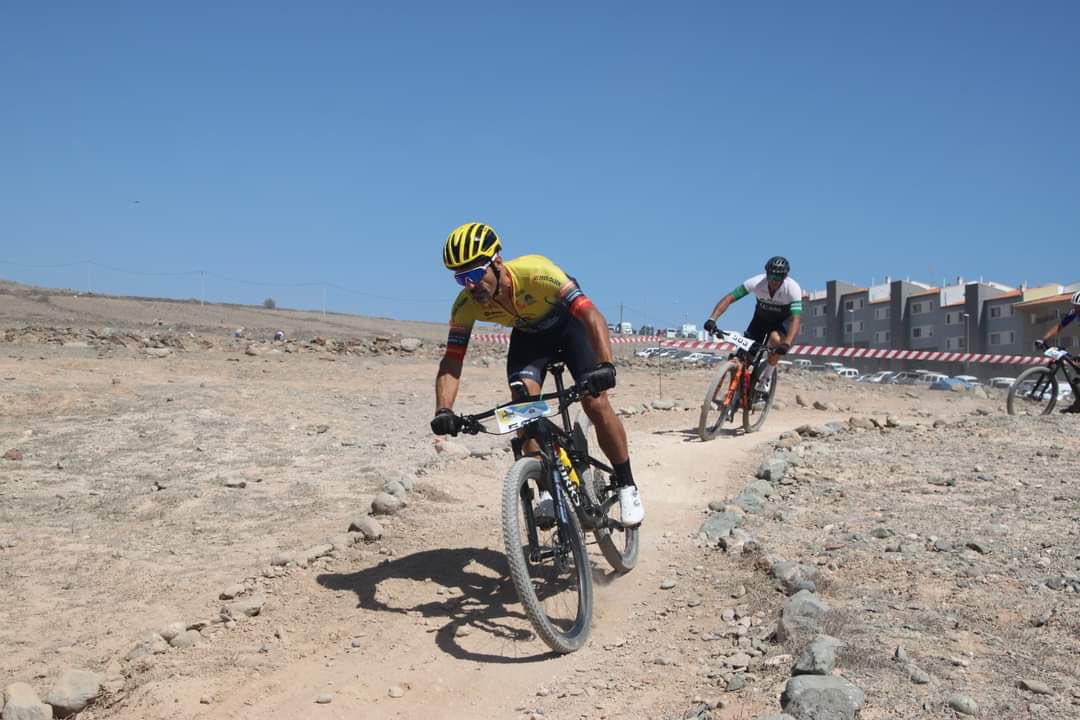 🚴🏻‍♂️ El Equipo Ciclista Loro Parque Los Silos Natural consigue tres campeonatos de Canarias más. 🚴🏻‍♂️ Yacomar García, Javier Ramos y Adriano Cordovés se impusieron en el certamen XCO. Isabel Campos se hizo con el entorchado en gravel.