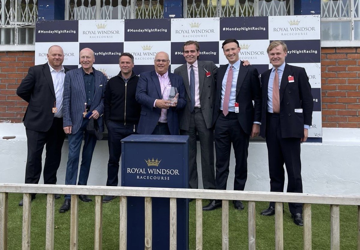 📸He's Got Game pictured with owner Graham Hall, Izzy, @oismurphy and @themichaelowen after his victory at @WindsorRaces this evening. @Coral @HM3Legal @nafuk #TeamMHS