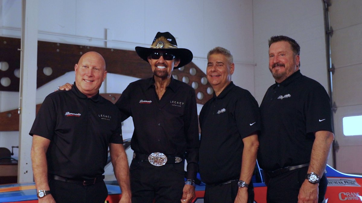 Thanks to The King! Bommarito Automotive Group wants to thank Richard Petty for his partenership in our Autosports endeavors as well as with with Race to the Savings Sales Event! We'll see you at the track when NASCAR returns to St. Louis June 1-2 with the Enjoy Illinois 300!