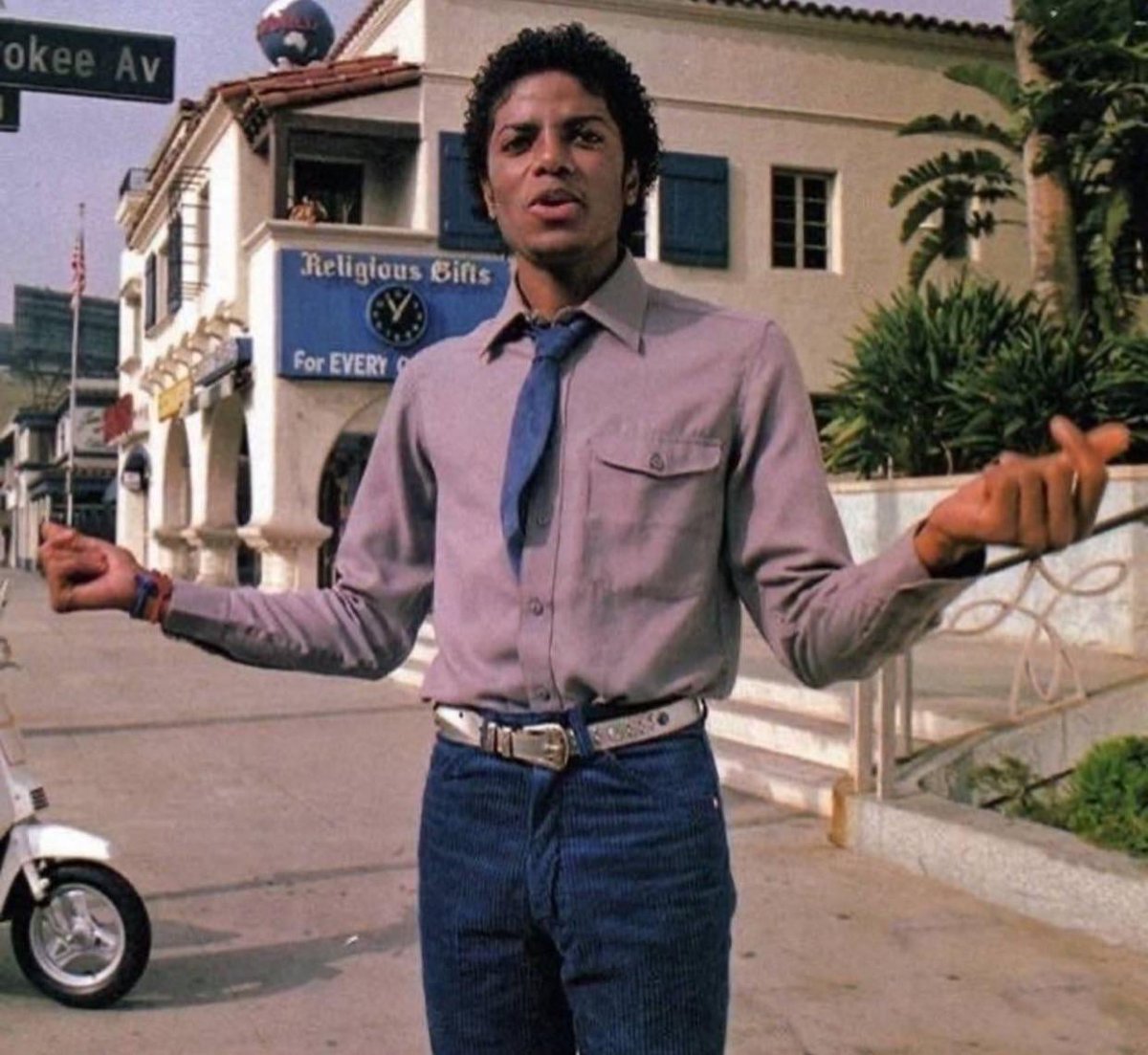 He looks like a salesman you would buy a house from just because of how charming he looks. 

#MichaelJackson