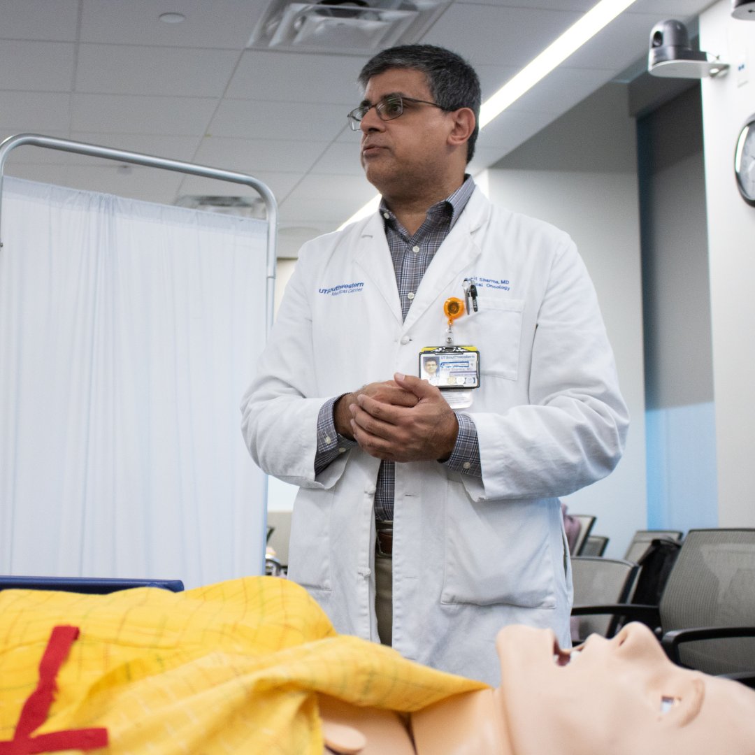 Rohit Sharma, M.D. conducts simulation training to help our students practice lifelike scenarios to prepare them for the complexities of the operating room.
#surgicalexcellence #simulationtraining #surgeons #futuresurgeons