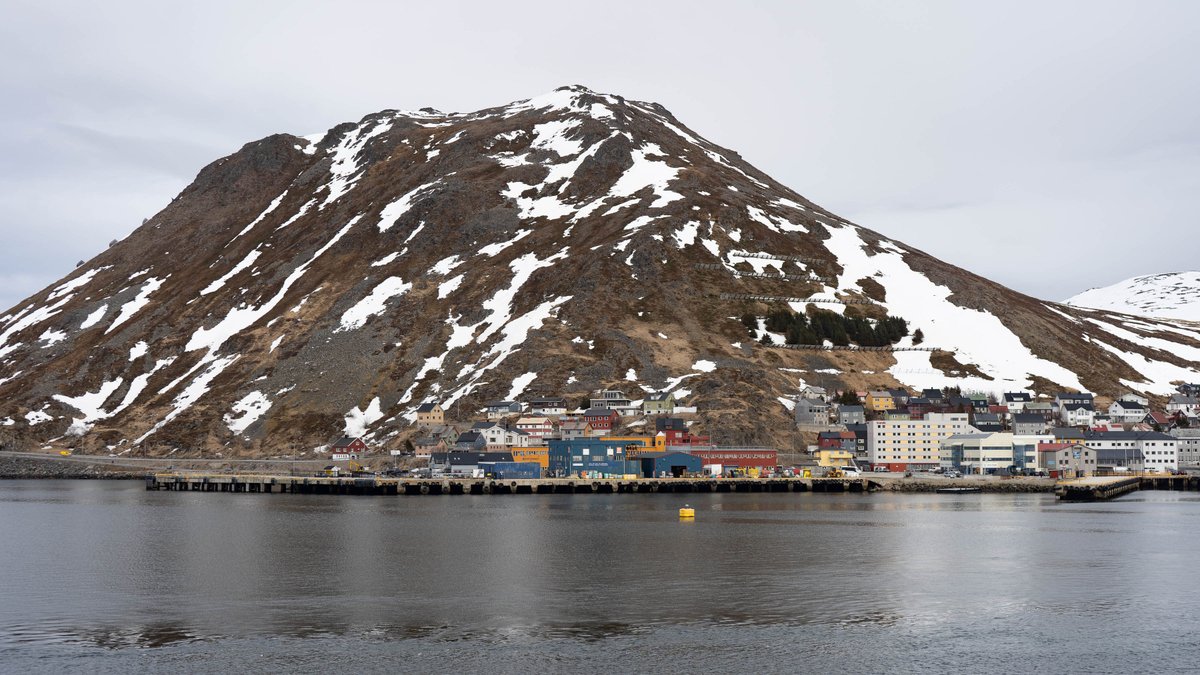 And then stopping for a harbourside wander in Honningsvåg #Norway #71N