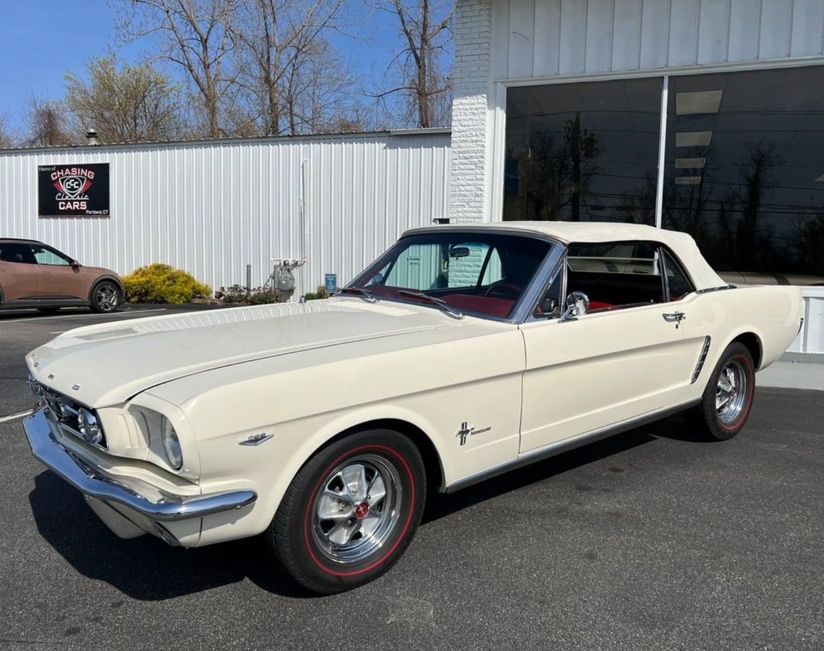 Classic 💫 #MustangMonday