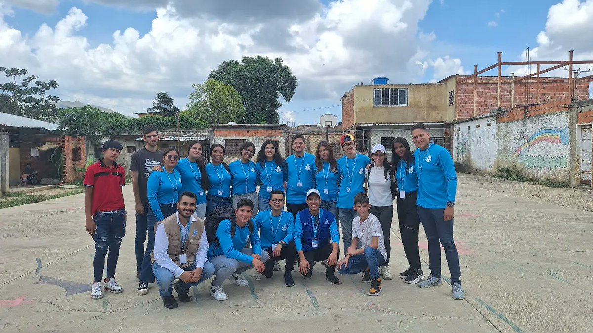 AquaJuventud's tweet photo. Nuestra visita a la Comunidad Pastor Oropeza con Naguanagua Se Renueva ayer nos recordó la importancia de estar en terreno. 🏞️💬 Conocer de cerca las necesidades y desafíos en torno al agua nos inspira a actuar con mayor empatía y eficacia. https://t.co/il2Kn0K8tk