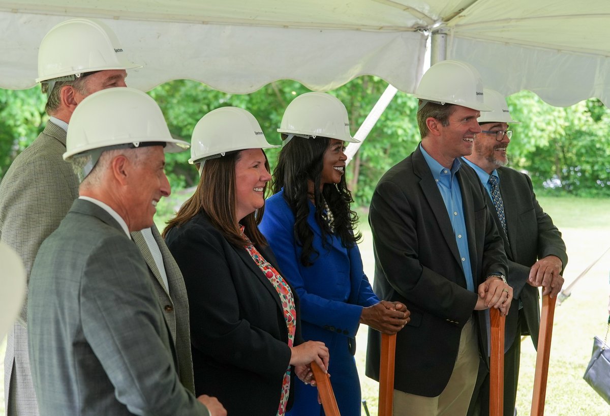 GovAndyBeshear's tweet photo. Every community deserves affordable and reliable internet access, which is why it was so exciting to be in Berry today to celebrate Spectrum's 10,000th community with high-speed internet! Internet is no longer a luxury, and Team Kentucky is making sure nobody gets left behind. https://t.co/JLhNTHL3rU