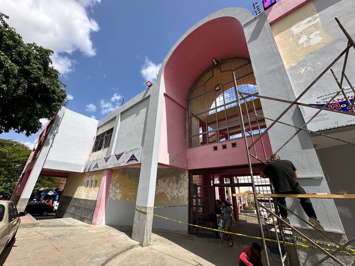 OviedoPSUV's tweet photo. El trabajo no lo para nadie, ni mucho menos los chigüires anaranjados y vean cómo va quedando la Casa de La Mujer, un espacio que estamos rehabilitando para el pueblo, gracias al apoyo del presidente @nicolasmaduro. Nosotros venceremos

https://t.co/Bg7M0WOwW0
#5SeñasDelPueblo https://t.co/PM2jLWUsMa