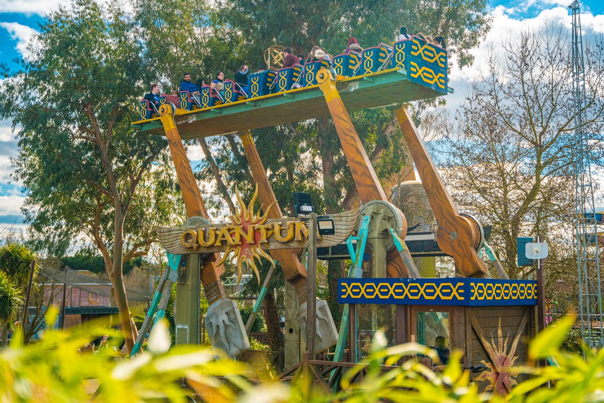 ThorpeRush's tweet photo. Not Feeling the Coasters? No problem! Thorpe park have a variety of Flat rides for you to choose from such as, Quantum, Zodiac, Rush, Vortex, Depth Charge &amp; a few more! 🔴🔵🟡

#THORPEPARK #Themepark #ThorpeRush https://t.co/uSzLLFa891