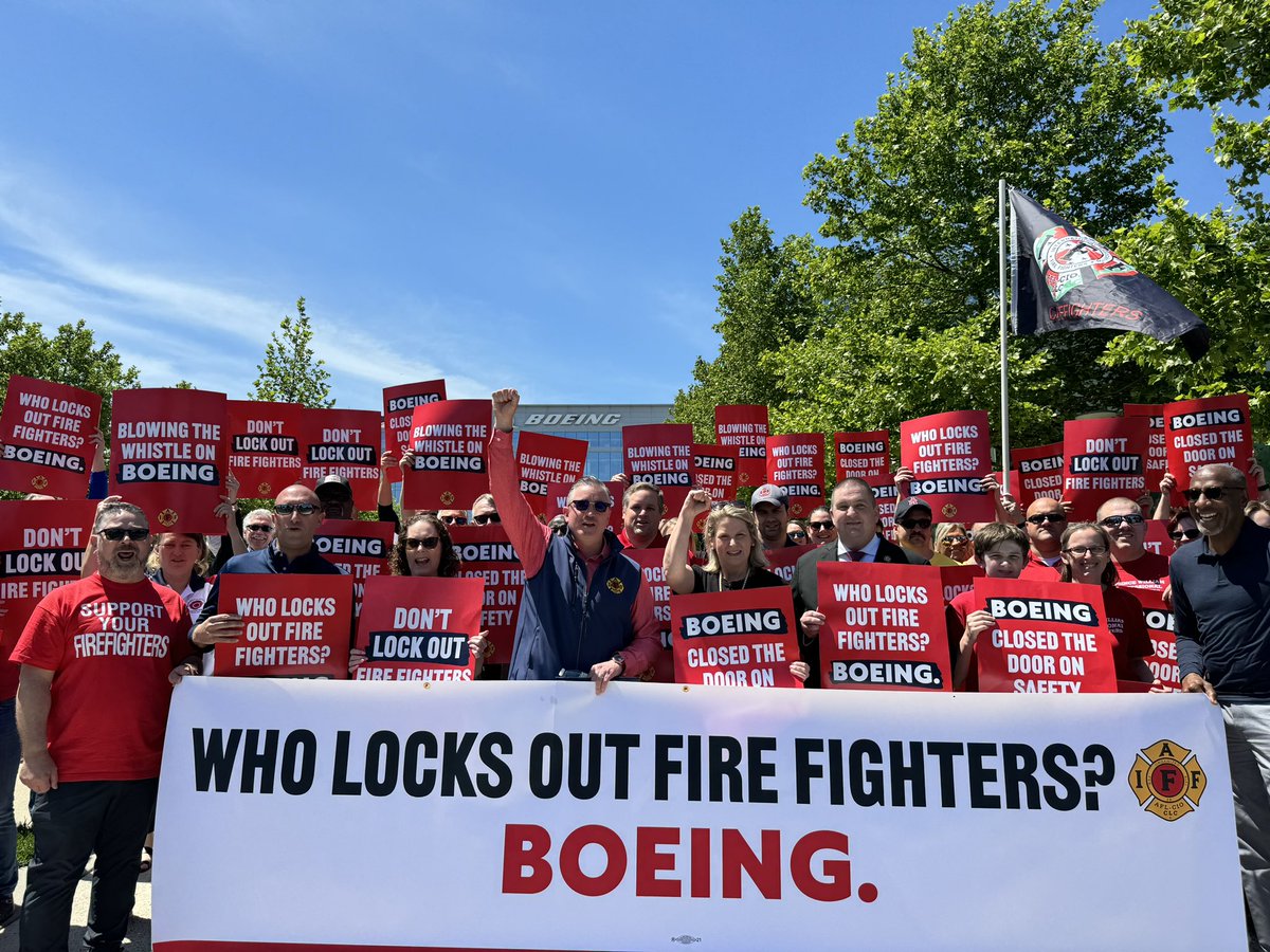 AFLCIO's tweet photo. .@IAFFofficial members and supporters rallied today for the 125 members of the Fire Fighters who were locked out by @Boeing in an attempt to coerce firefighters into accepting a substandard contract. Boeing is showing that it does not care about the safety of its employees or the public. We call on Boeing to negotiate fairly!
