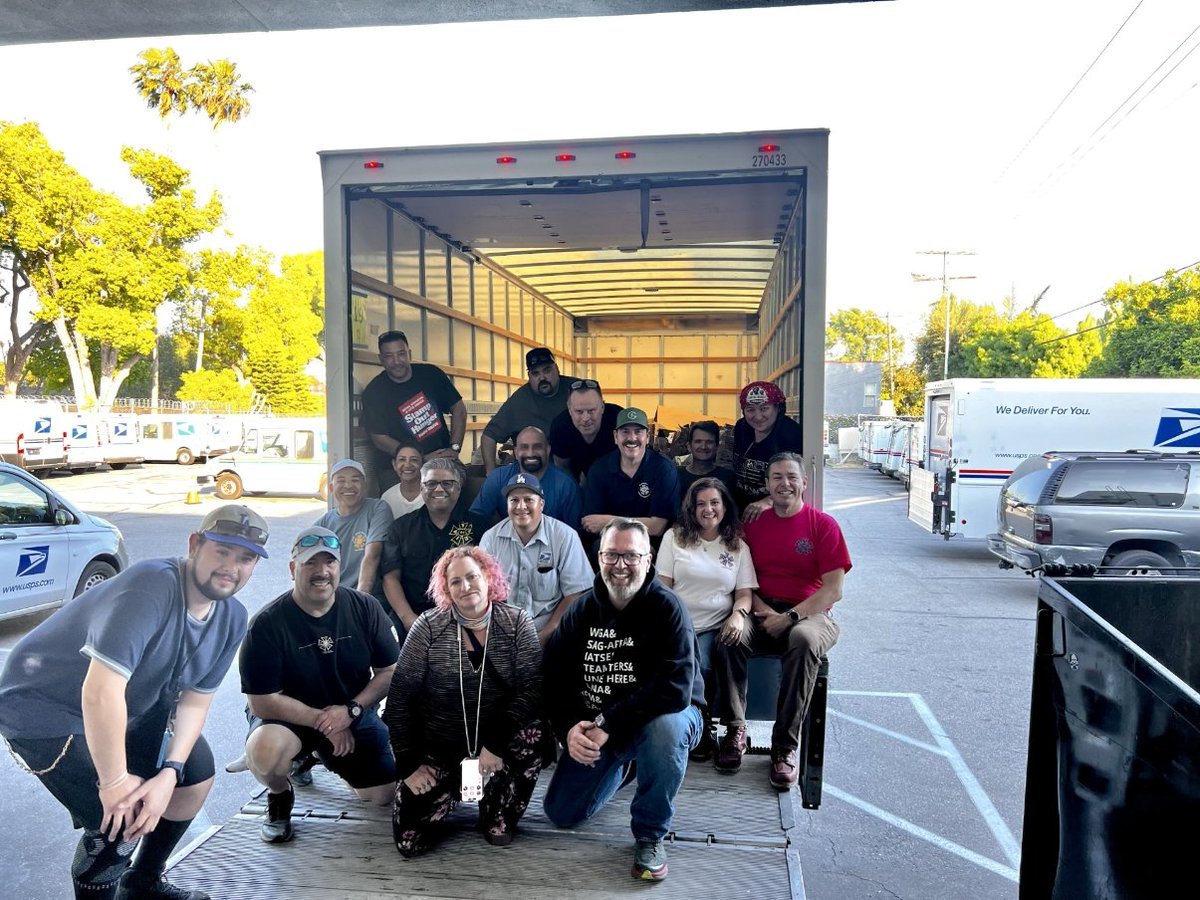 The IATSE West Coast Office's participation in the @NALC_National #StampOutHunger Food Drive was a massive success! Big thanks to all the kin that showed up and made a difference!