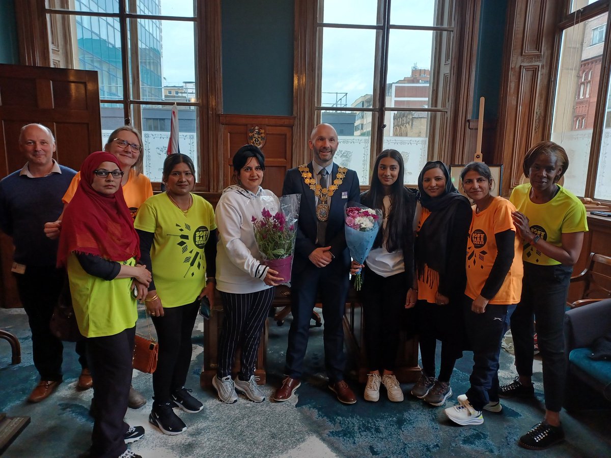 KirkleesCI's tweet photo. Fantastic to see the women's cricket team from Huddersfield recieving their certificates from the Mayor of Kirklees tonight in celebration of #interfaithweek 2023 conversations around connecting, confidence building and women's empowerment Also working with #YCB #Huddersfield https://t.co/9ff8YJyvSP