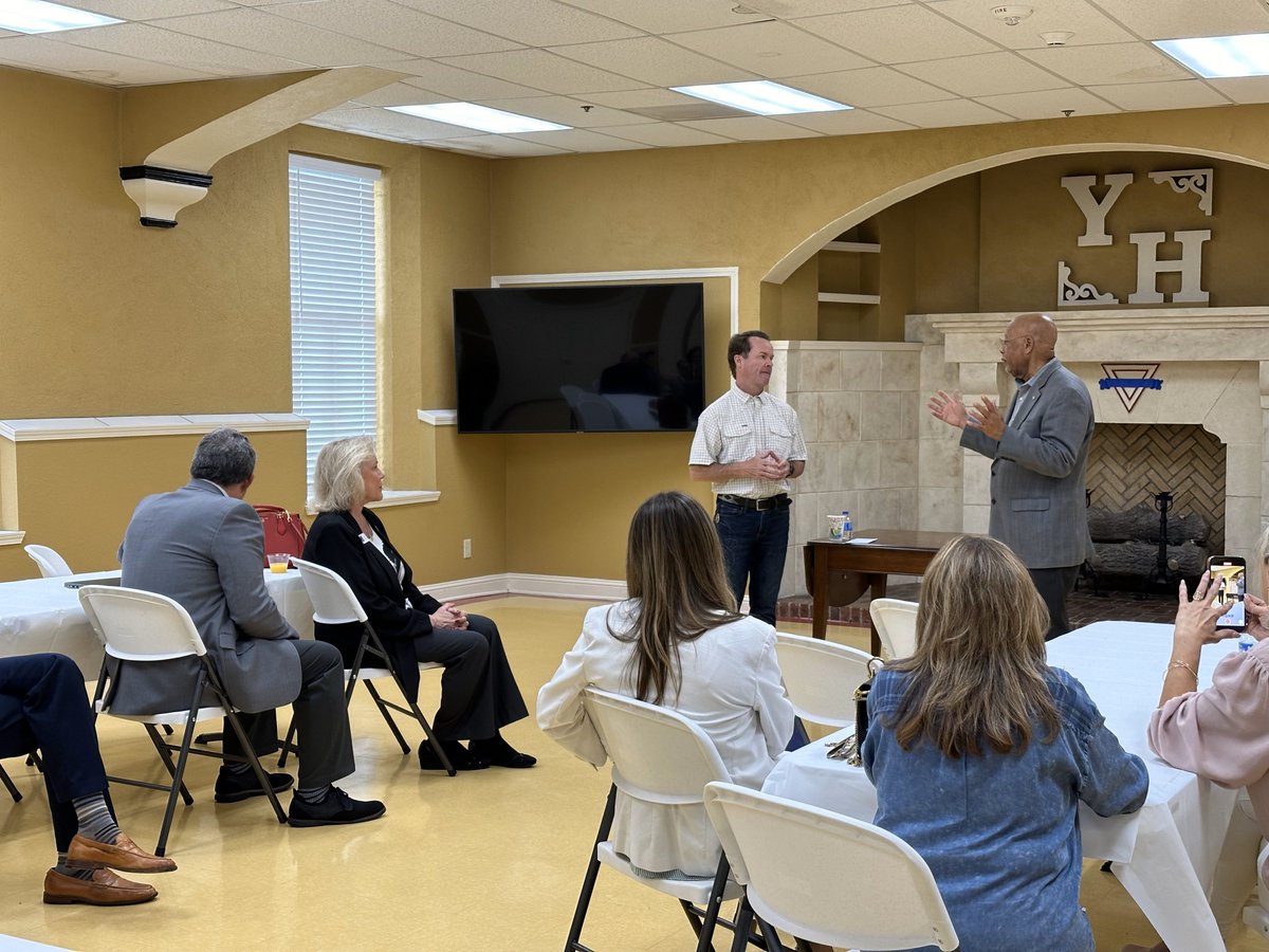 TXAptAssoc's tweet photo. Josh Allen welcomes Speaker @DadePhelan to Apartment Association of Southeast Texas @AASETX  members to discuss his campaign. TAA encourages members to vote in the primary runoff election on May 28. Learn more at https://t.co/W1kG4WUPJ1. https://t.co/EOdfI5jNKh