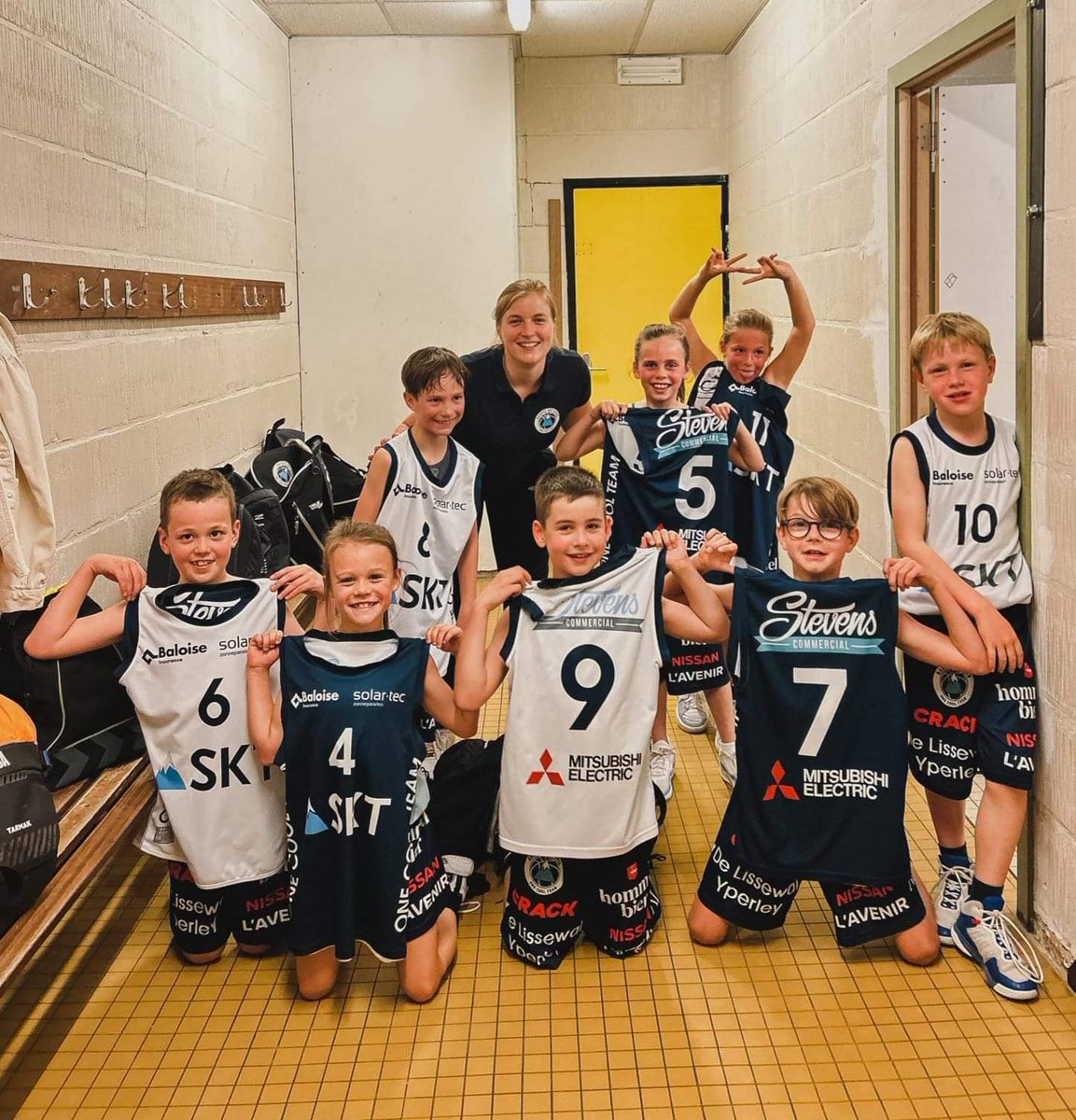 SKT Ieper G10C ploegje van <a href="/HanneMestdagh/">Hanne Mestdagh</a> eindigde het seizoen zonder nederlaag #onecoolteam  <a href="/basketieper/">Basket SKT Ieper</a> 🏀🏀🏀