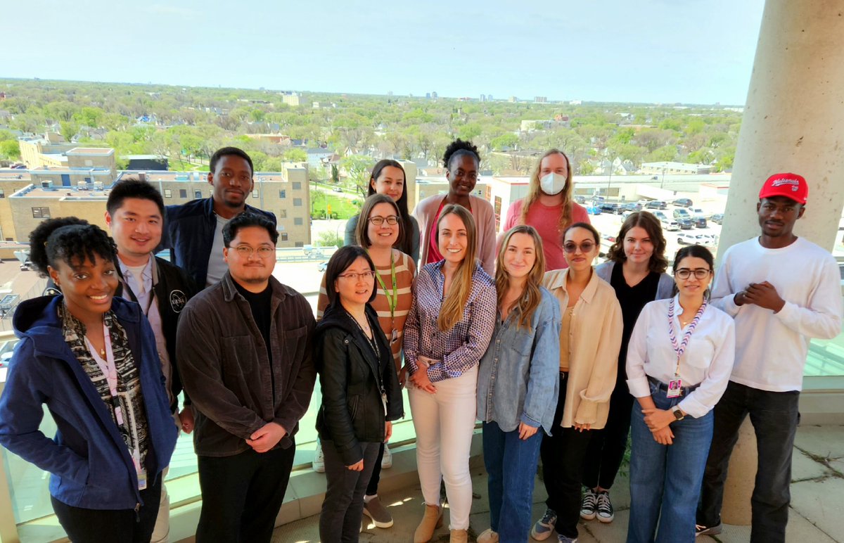 drdeannasanter's tweet photo. Newest #sisterlab group photo after our joint lab meeting. Exciting months ahead with first thesis defenses among our groups in July & multiple manuscripts in prep.
Plus welcome to Robin and Cedric joining us for the summer π₯³π
@UM_Immu @DrHArmstrong https://t.co/r761dmaTA1