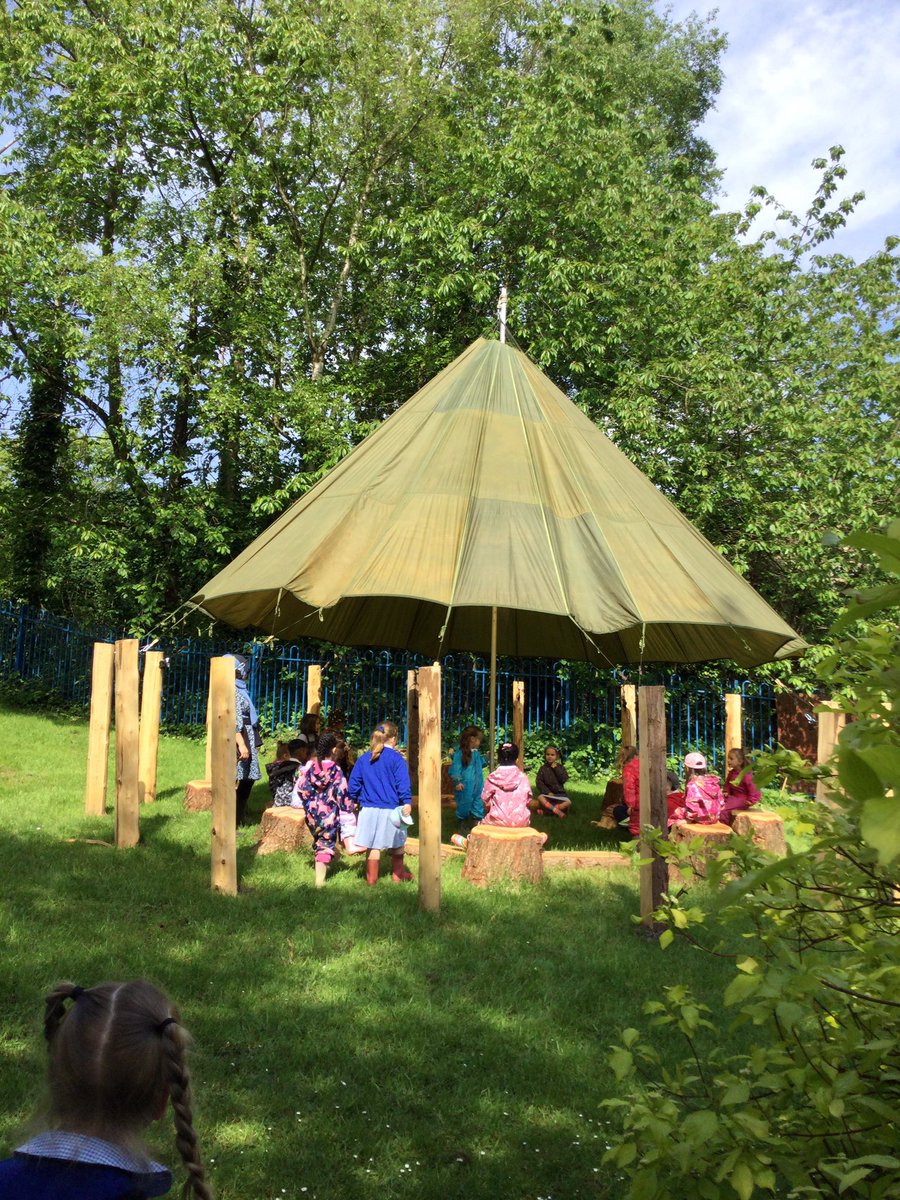 stjosephskly's tweet photo. Visiting The Burrow today. listening to a lovely story and then creating our own art.#mapleclass #hazelclass @bcw_cat #SJKart https://t.co/EDZZuCxj0E