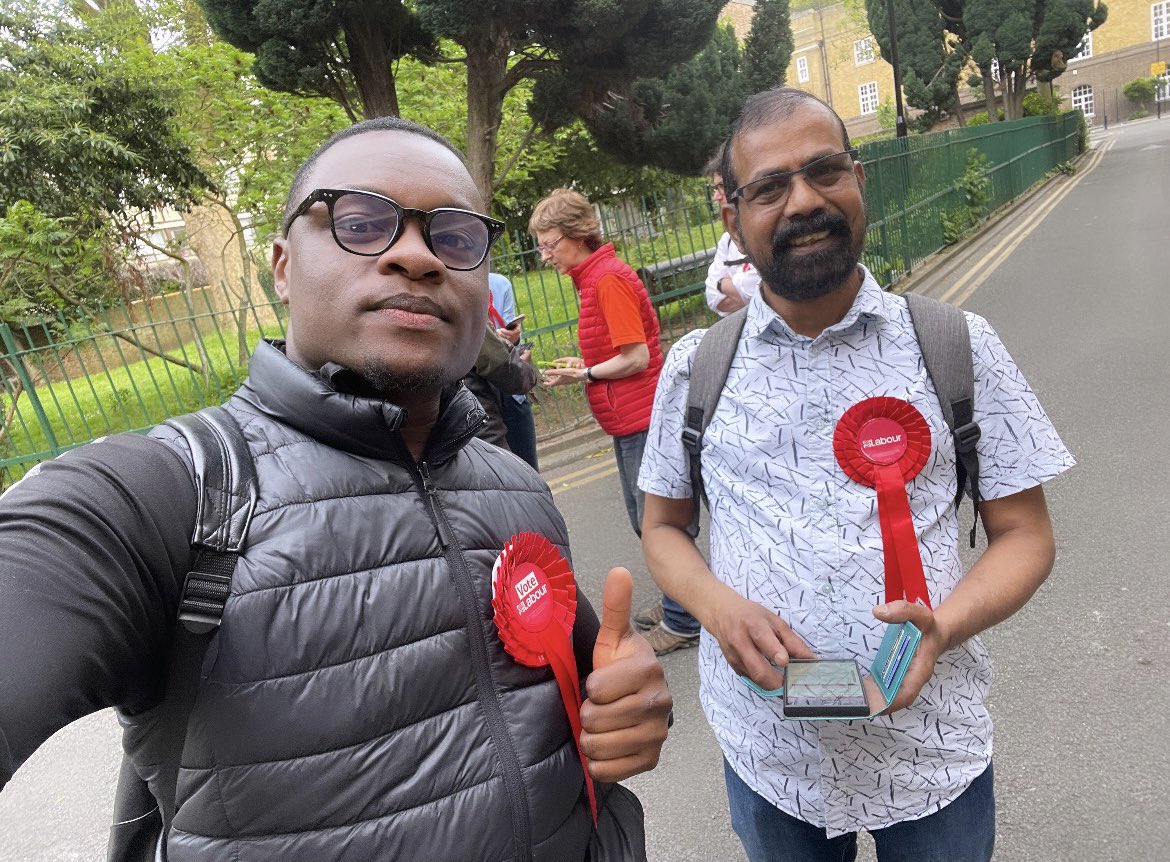 Kicking of another week here in Hoxton West & @welovehoxton speaking to residents and picking up some data and conversations on various local concerns. Some good responses. 🌹👍🏽 Great to be joined by amazing activists to. #labourdoorstep