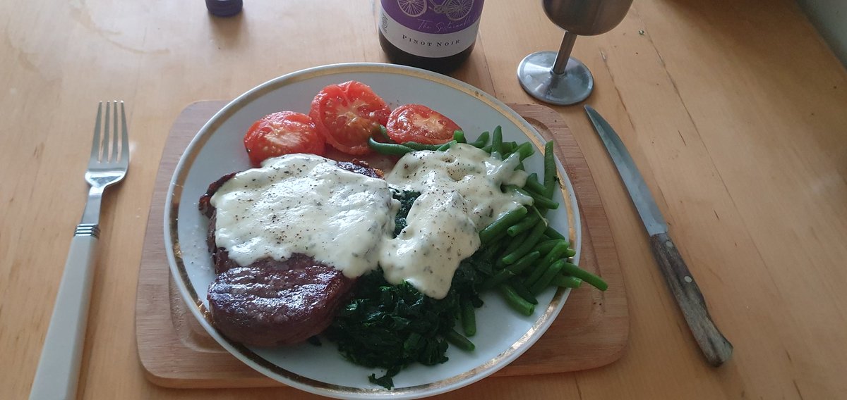 After a weekend on the Archery range, Hunter's Iron Man supper! 😁 Best #irish ribeye steak medium rare, grilled tomato, green beans & leaf spinach topped with Bearnaise sauce, washed down with a feisty Chilean Red. #wholesome #food #Iron