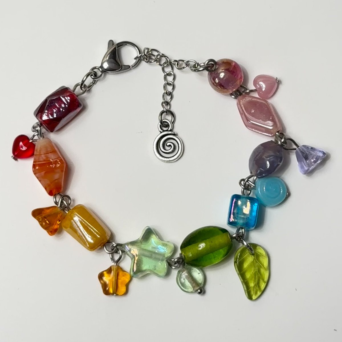 braceletladyy's tweet photo. giveaway!! 

3 winners will win a $5-$25 giftcard to my shop to be used in my next drop ✨

to enter:
-follow me + rt!
-rt my pinned tweet!

will end on the same day as the drop, 5/26! :)

https://t.co/S1gNDK71Ij https://t.co/TRtV6tLdMI
