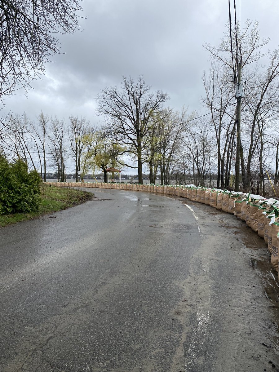 ConseillerMTL's tweet photo. FLOOD: BE READY  #flood #floods #floodcontrol #floodbarrier #floodbarriers #munican #manitoba #winnipeg #redriver #gatineau #mbflood #hayriver #RDKB #preparedness #floodpreparedness #waterbarrier #floodwalls #constructions #polmtl #polqc #mtl #fema https://t.co/5si4amnXzr