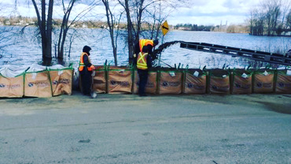 ConseillerMTL's tweet photo. FLOOD: BE READY  #flood #floods #floodcontrol #floodbarrier #floodbarriers #munican #manitoba #winnipeg #redriver #gatineau #mbflood #hayriver #RDKB #preparedness #floodpreparedness #waterbarrier #floodwalls #constructions #polmtl #polqc #mtl #fema https://t.co/5si4amnXzr