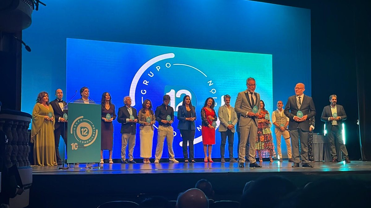 InstitutoINECA's tweet photo. @12tv_es celebra 10 años en la provincia de #Alicante en una gala en la que estuvo representada la sociedad politica, económica y civil. @InstitutoINECA con @AmirolaNacho quiso acompañarles en este aniversario https://t.co/NBvFrKaq8W