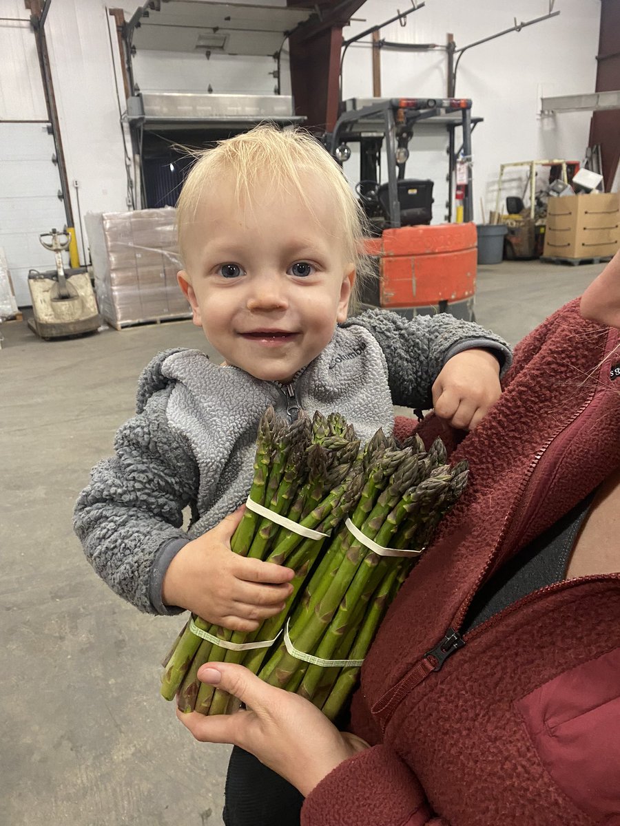 StreefProduce's tweet photo. Jackson would like to remind you all to eat your greens &amp; support @onasparagus now through June! #ontag https://t.co/dQBO0k6pAZ