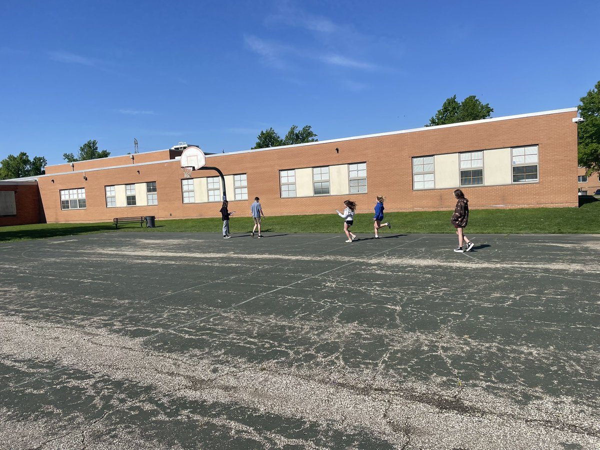 Riding the rock 🪨 cycle today out in the sunshine ☀️ <a href="/LEelementary/">Lee Eaton Intermediate Knights</a> <a href="/CoachRudowsky/">Bryan Rudowsky</a> <a href="/CarolSTonsing/">Carol Tonsing</a>