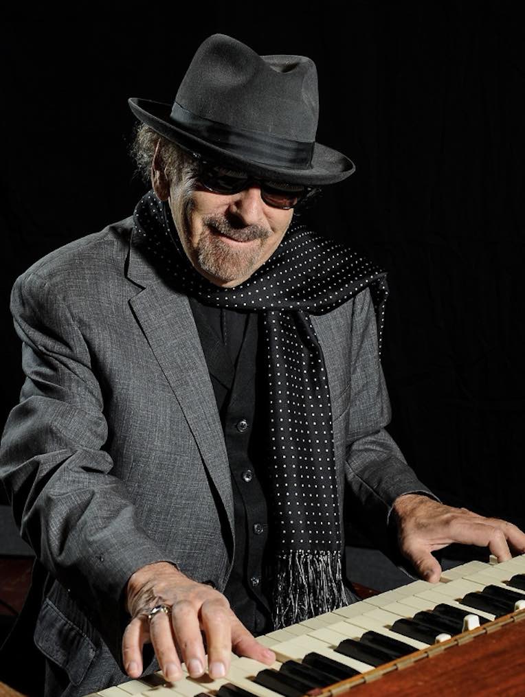 Blues Legend Barry Goldberg is Battling Cancer--GoFundMe set up to help him with specialized medial treatment for non-Hodgkin’s lymphoma. Having kept the disease quiet for years, it now is affecting his ability to perform. See here.
rockandbluesmuse.com/2024/05/13/blu…
