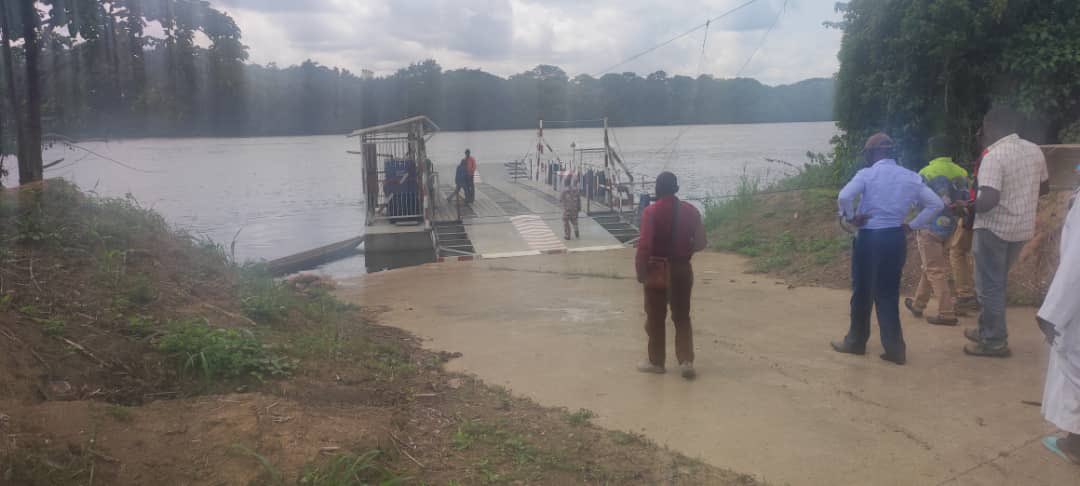 MintpGov's tweet photo. Franchissement des cours d’eau dans la #Haute_Sanaga: plusieurs bacs réceptionnés le 10 mai 2024.
Bac de #Mengue #Bibey.
#Cameroon 🇨🇲 https://t.co/OyJUajT9Xl