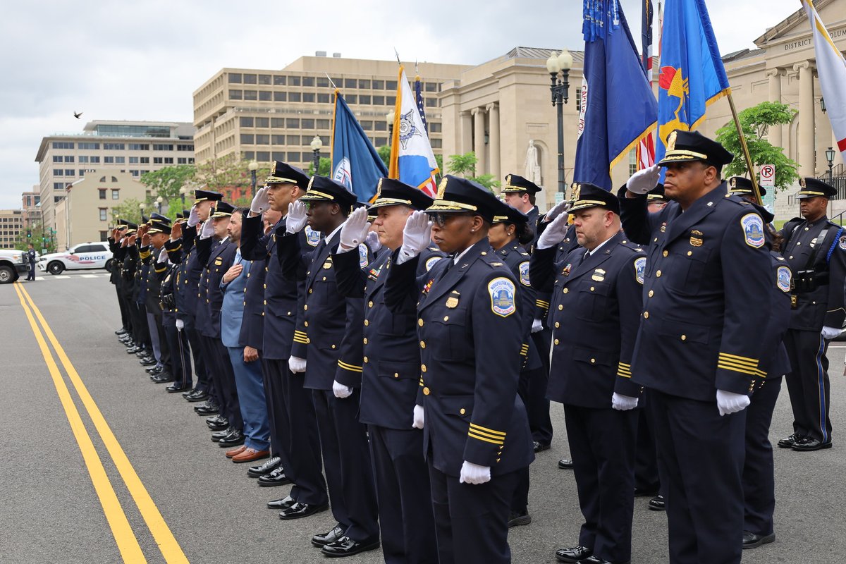 This week is National Police Week, and we salute the fearless members of @DCPoliceDept! Your unwavering commitment to protect and serve our DC communities is truly commendable. Let's come together to show our gratitude and support for their sacrifices. #NationalPoliceWeek
