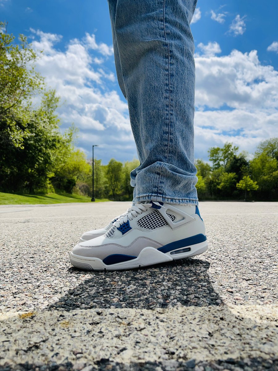 Had to wear something new to start the work week! 

2024 Military Blue 4s on feet. Have an excellent week everyone! 🔵⚪️

#kotd 
#snkrsliveheatingup 
#snkrskickcheck 
#yoursneakersaredope