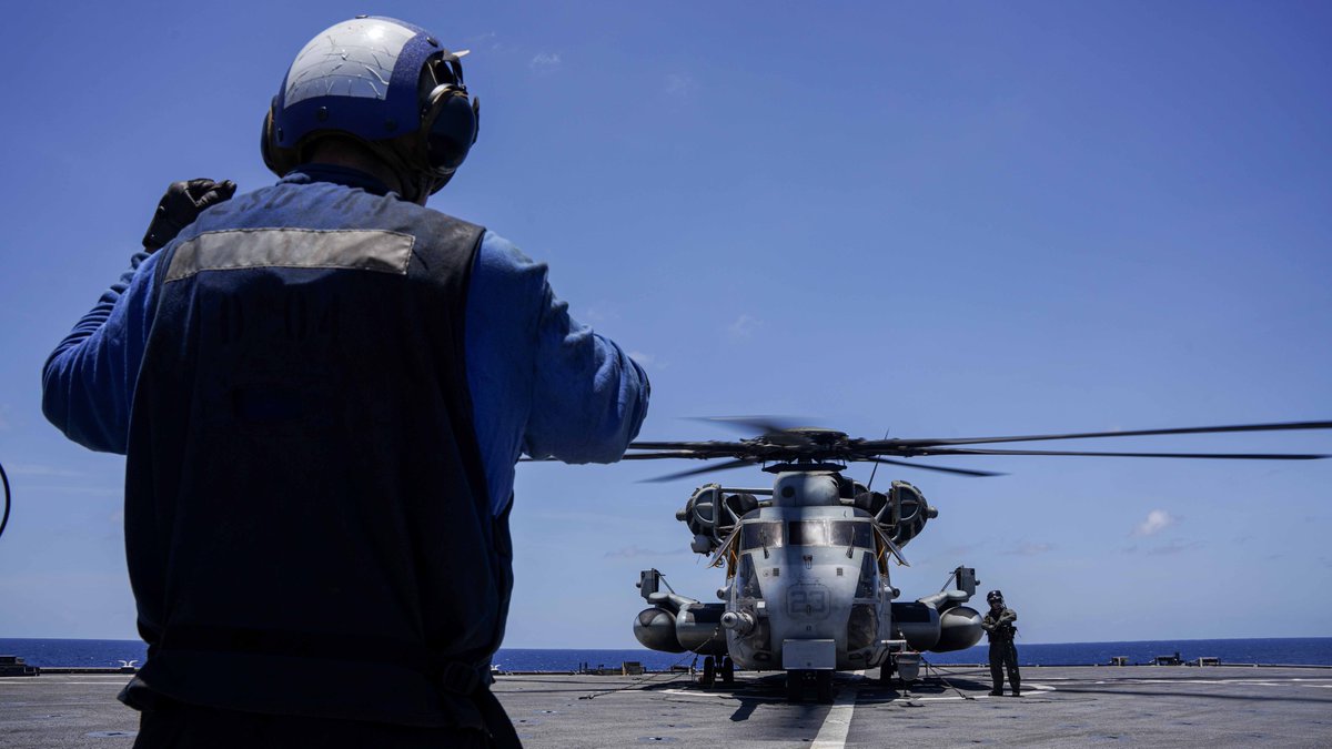 A #MarineCorps CH-53E Super Stallion assigned to the @15thMEUOfficial takes off from the flight deck of USS Harpers Ferry during Exercise Balikatan (BK) 24. BK 24 is an exercise between the Armed Forces of the Philippines and the U.S. military to strengthen interoperability.