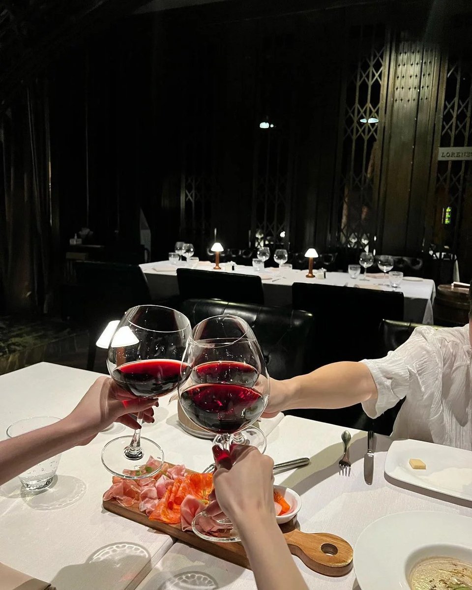 guqob1979's tweet photo. Cheers to good food, good wine, and good friends https://t.co/9zWPM8kaWB