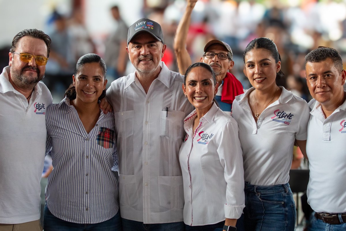 ¡Este es el proyecto de la unidad! 
🤜🏻🤛🏻
Jalpan regresará a ser un municipio próspero y de mejores oportunidades. 💙❤️💛
Agradezco al exgobernador Pepe Calzada por asistir a este evento y darnos todo su apoyo en este gran proyecto.

Juntos #RetomemosElRumbo ✌🏻