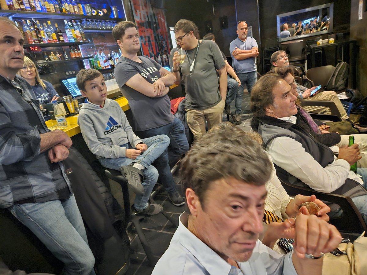 UCDivulga's tweet photo. Súper jornada de charlas de divulgación científica en #Torrelavega @pintofscienceES. Ha sido una experiencia ⭐️ mañana 14 y el miércoles 15 puedes experimentarlo en el pub 39300 (c/trust, 2) a las 19:00 h con la ciencia que se investiga en @unican #PINT24TLV #torrelaveganízate https://t.co/tfBxJowjlq