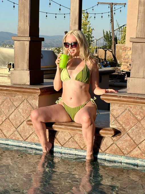 2 pic. I love summer!!?? https://t.co/UhpFJXpvhP