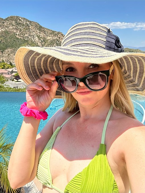 1 pic. I love summer!!?? https://t.co/UhpFJXpvhP