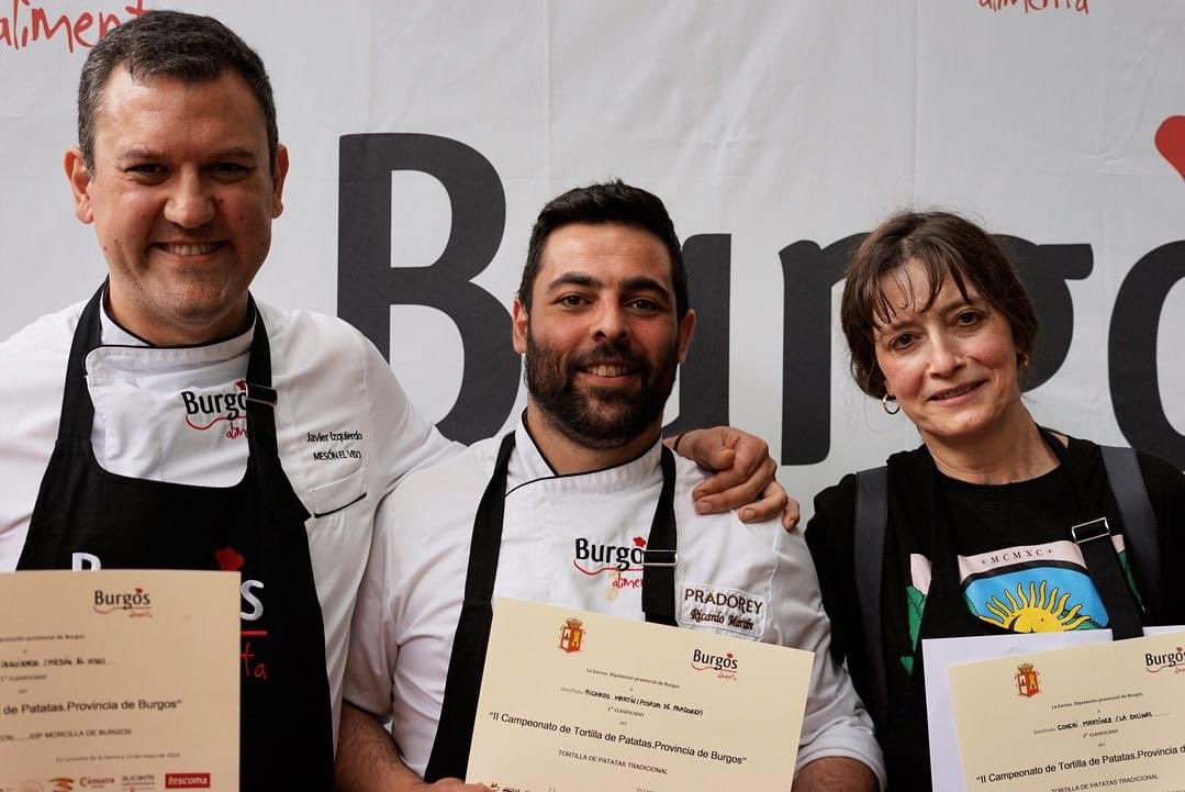 ¡¡CAMPEONES!!
Ya tenemos a los ganadores del II Campeonato de Tortillas Provincia de Burgos:

En la categoría de Tortilla Tradicional:
🥇Ricardo Martin - @pradoreybodegas 
🥈Javier Izquierdo - @mesonelviso 
🥉 Conchi Martínez - @laencina.restaurante