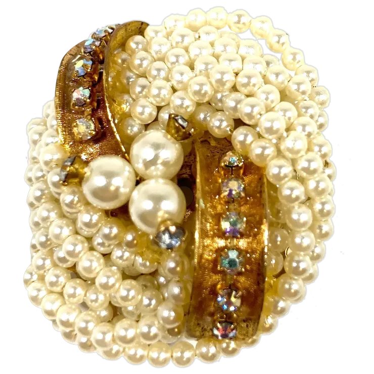 Goldtone Metal Imitation Pearls with Clear Aurora Rhinestone Accents Brooch #rubylane #vintage #brooch #rhinestones #vintagejewelry #giftideas #jewelryaddict #vintagebeginshere #fashionista #diva #glam rubylane.com/item/136230-E1…