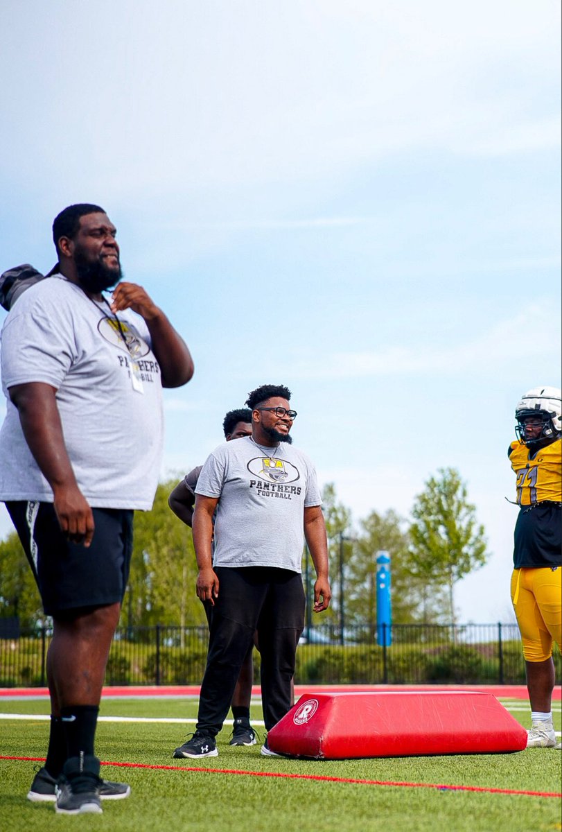 CoachshermSFA's tweet photo. Last week of spring camp. @116SiX__
#nothingbutwork https://t.co/D9HI3zmfgu