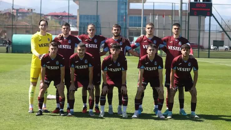 Trabzonspor U19 Takımı Elit Gelişim Ligi'nde 2023-24 Sezonu Finalinde Baştan Sona Üstün Oynayarak Samsunspor'u 3-2 Mağlup Edip Şampiyon🏆 Oldu