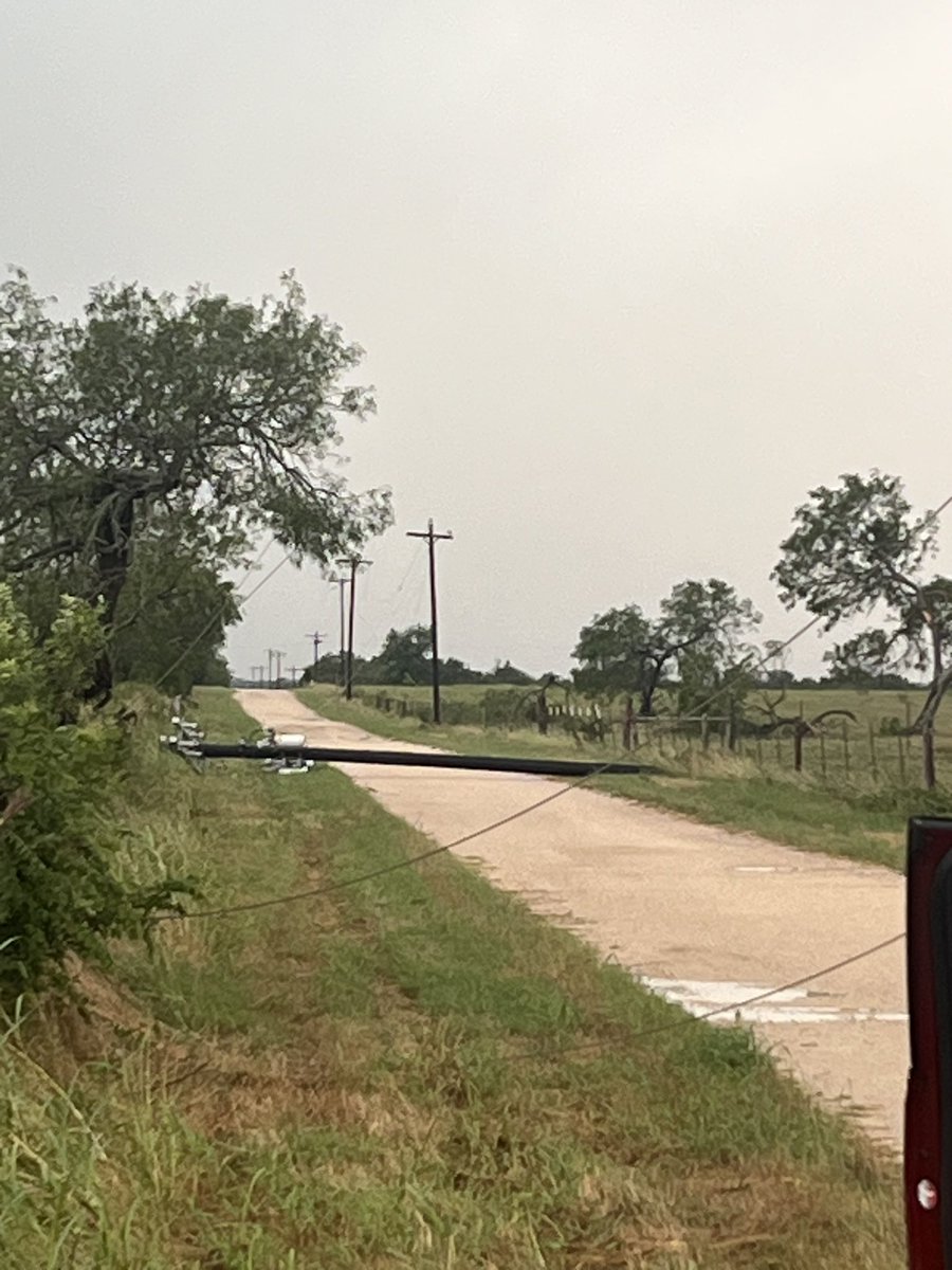 jakewalkerrob's tweet photo. @NWSSanAntonio #ewxspotter widespread wind damage in Smiley (Gonzales co). Mature tree limbs broken &amp; few mature trees uprooted. Power lines &amp; pole down. No power throughout town. Outdoor shed destroyed 3 mi north of town. Wood blown >50 yard &amp; tin from metal roof >200. https://t.co/5qvG7etziy