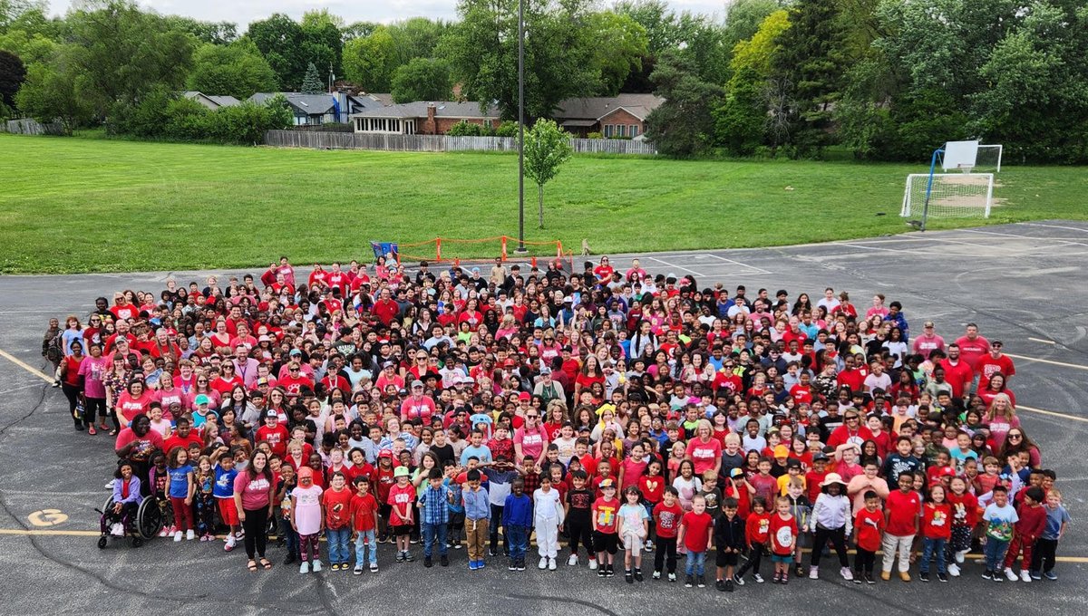 LOOK AT THIS SEA OF RED! I love being a @McClelland_ES 🐻❤️ When the photographer has to get on the roof of the school to take your photo, you know it's going to be a good one! #WeAreWayne #WeAreBears #WeAreFamily