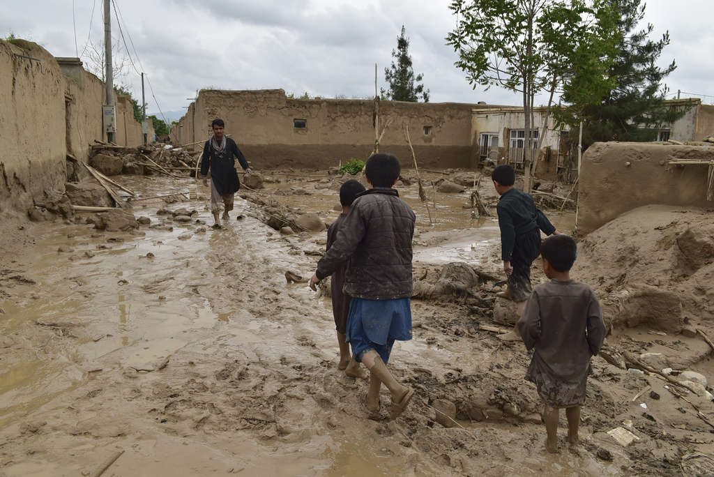 People in Afganistan need international community's help. #Baghlan_Floods #floods #AfghanistanFloods (Pix: AP)