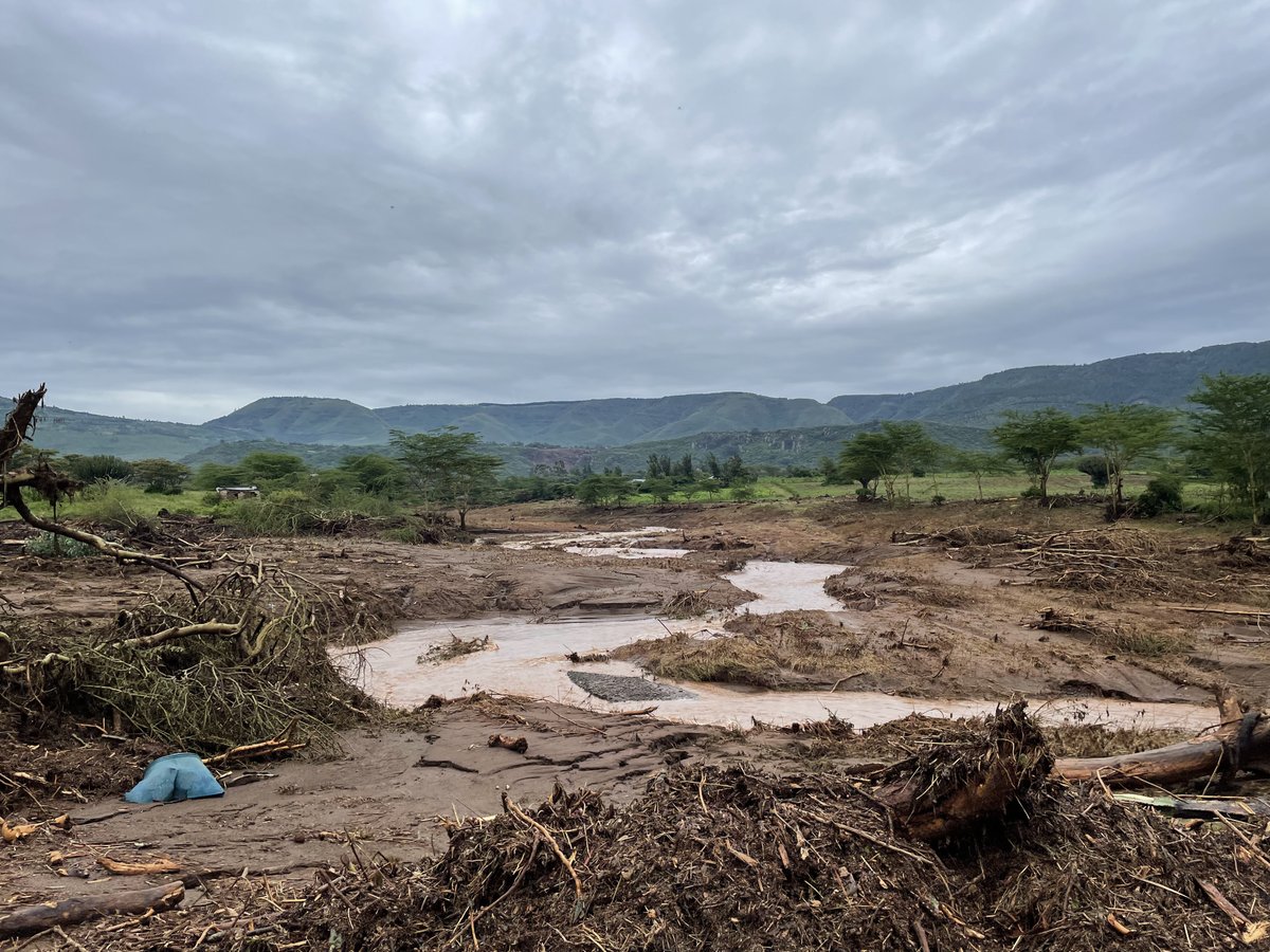 NEW: @USAID disaster experts in Kenya were recently visiting areas that were impacted by devastating flooding. Our partner @KenyaRedCross has been providing support for the community through food assistance, child protection, psychosocial support, and other essential items.