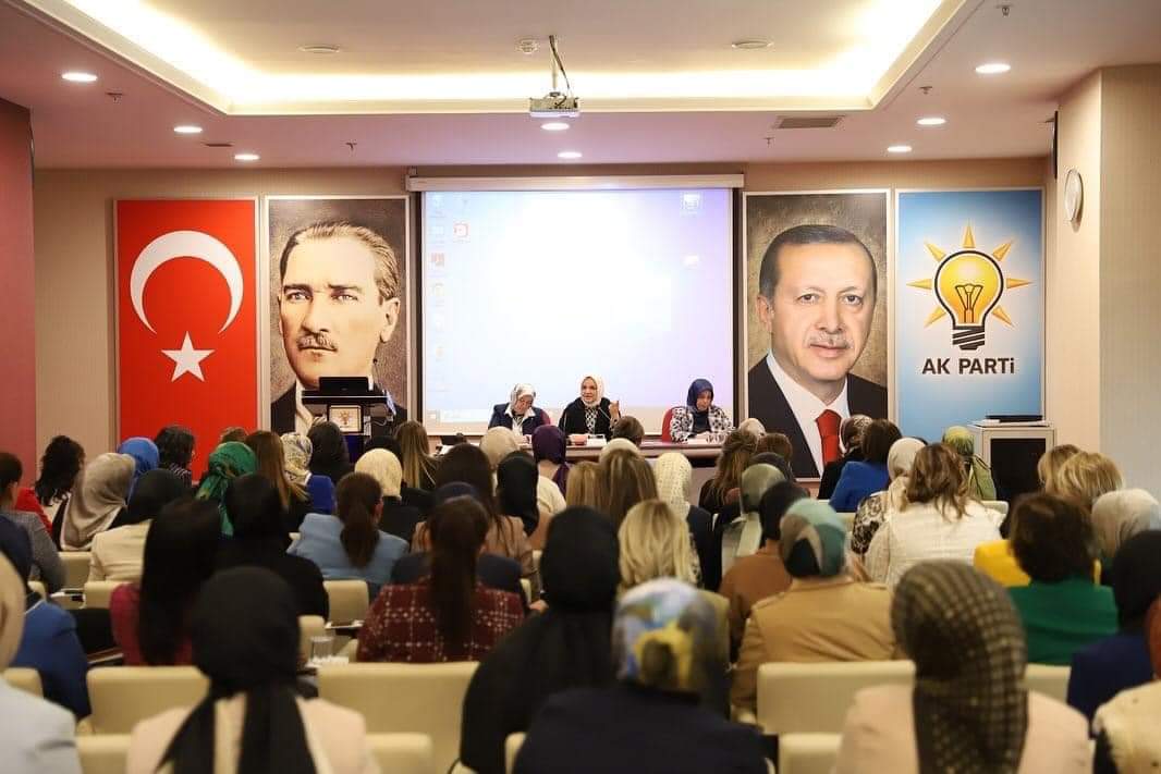 📍AK Parti Genel Merkez İl Kadın Kolları başkanımız Selihan Dicle Şimşek, Genel Merkez Kadın Kolları Başkanımız Ayşe Keşir yönetiminde,81 İl Kadın Kolları İl Başkanları ile gerçekleştirilen istişare ve değerlendirme toplantısına katıldı.