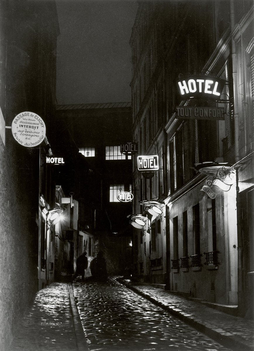 Brassaï. 
Passage Clichy 
1930-32.