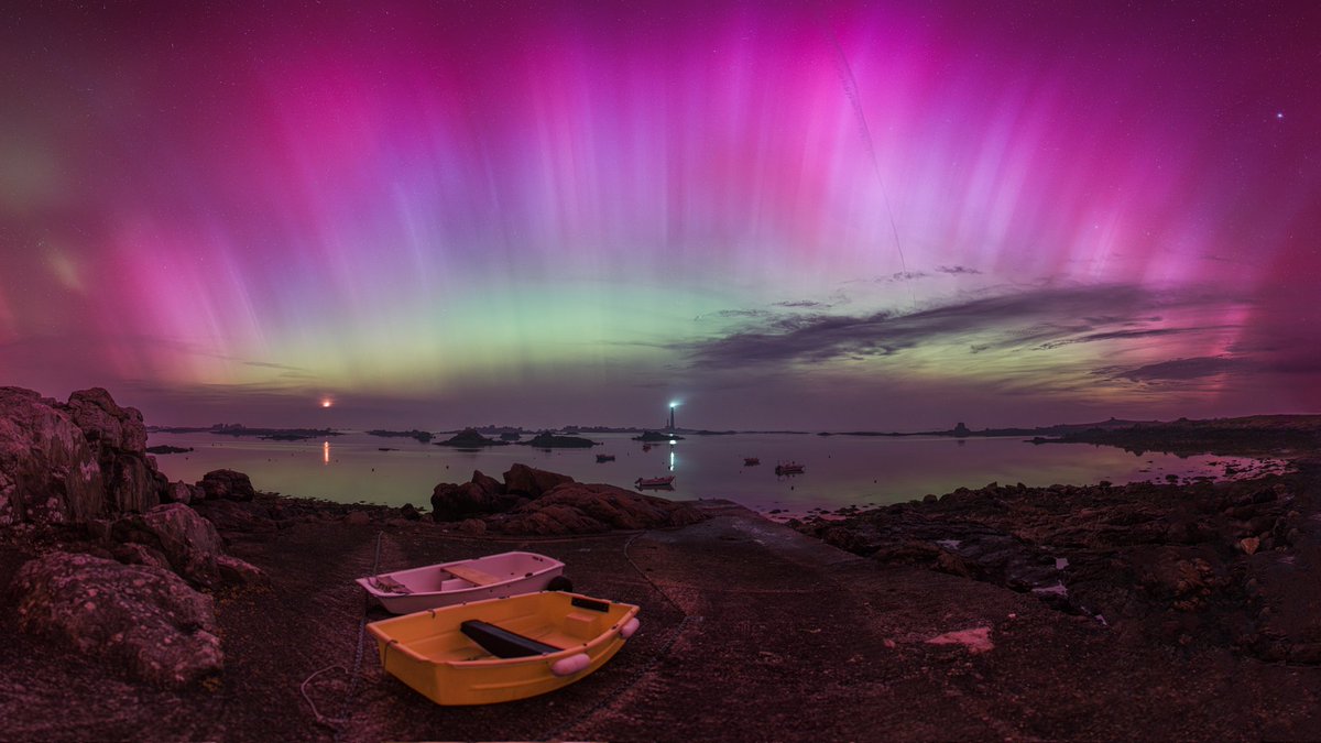 Aurores boréales en France 
Une dernière pour la route, lors du maximum de la tempête géomagnétique au dessus des côtes bretonnes, et notamment, du phare de l'île Vierge !
#AURORE #AURORA #Auroraborealis #auroresboreales #Bretagne #auroreboreale #aurore #auroraboreal