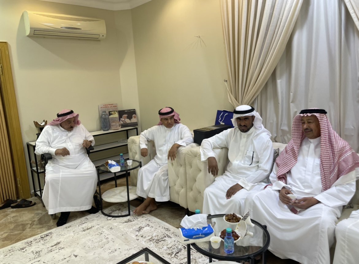 zamanalkharj's tweet photo. #زمن_الخرج_الجميل
#مشروع_الخرج_الزراعي
#وفاء_أهل_الخرج
#عبدالمحسن_الميمان
كرمت مجموعة زمن الخرج الجميل سعادة الأستاذ عبدالمحسن الميمان مدير مشروع الخرج الزراعي سابقاً
لجهوده في إدارة مشروع الخرج الزراعي .
والذي يعتبراول مشروع زراعي امربتأسيسه الملك عبدالعزيز رحمه الله عام ١٣٥٤هـ https://t.co/rXsRC35vOj